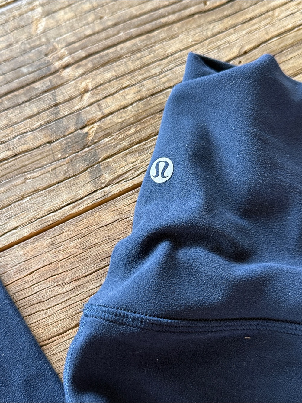 lululemon navy blue athletic leggings with logo - Picture 2 of 3